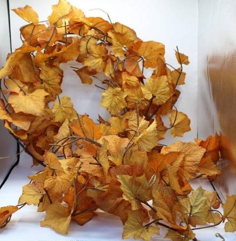 lot 1767 image: Fall Leaves Wreath and Matching Garland