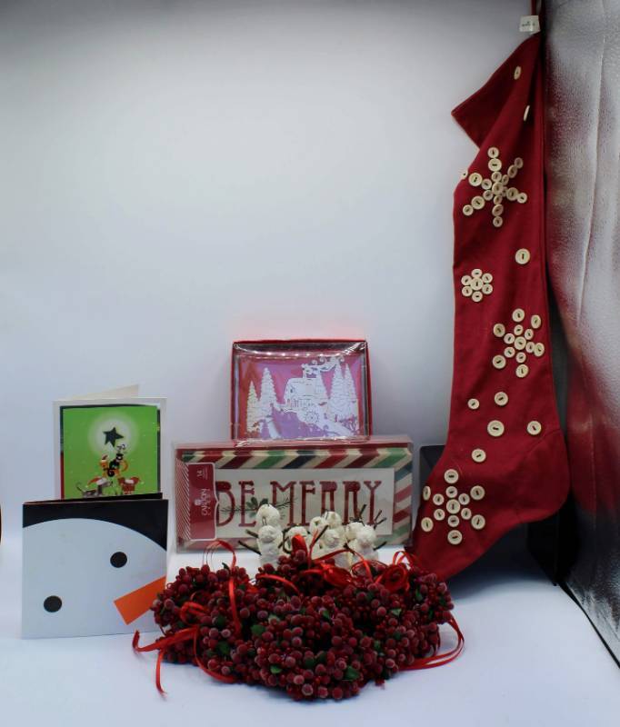 lot 1773 image: Christmas Galore