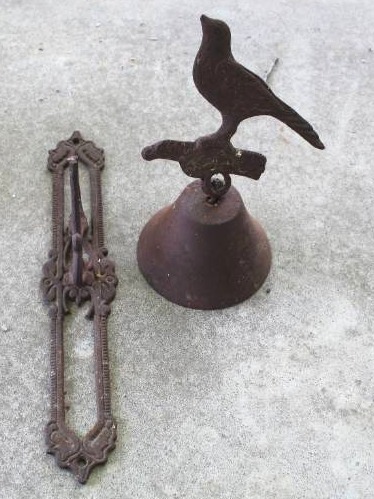 lot 1737 image: Iron Bird Bell for Door
