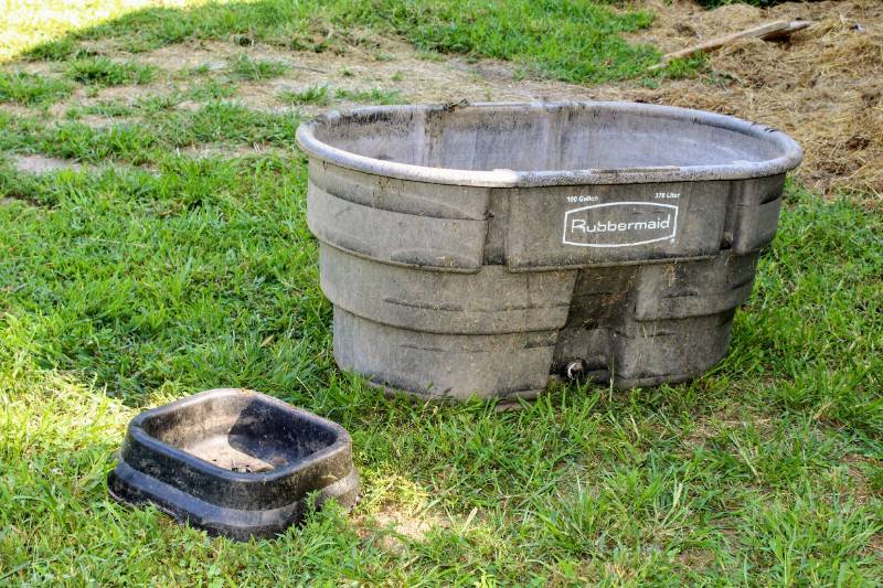 lot 1745 image: Rubbermaid 100 Gallon Trough