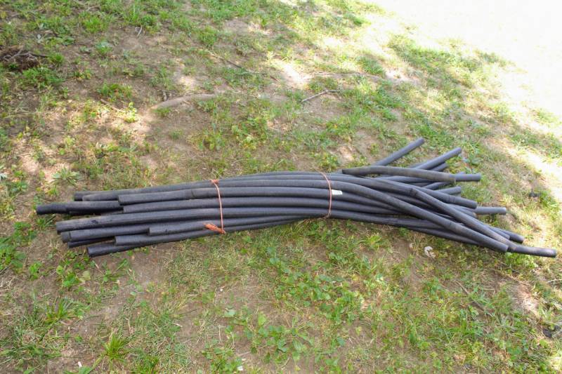 lot 1751 image: Frost King Pre-Slit Tubular Polyethylene Foam Pipe Insulation