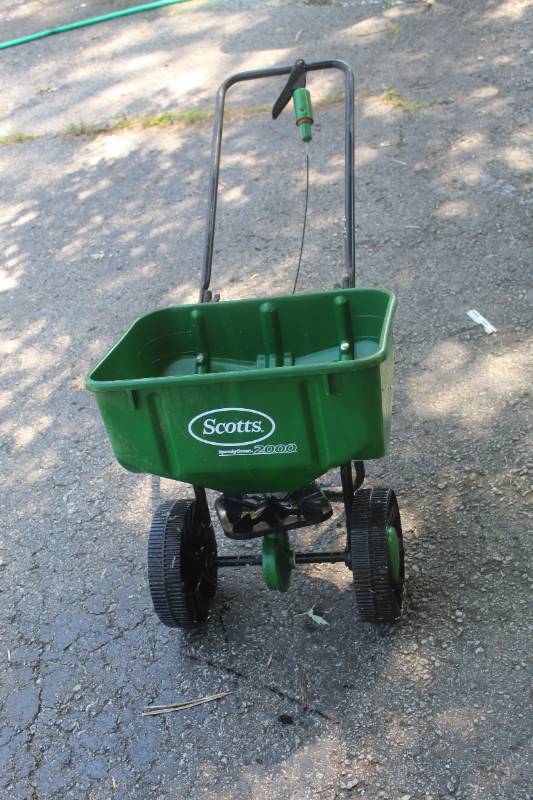 lot 1754 image: Scotts Lawn and Grass Seeder