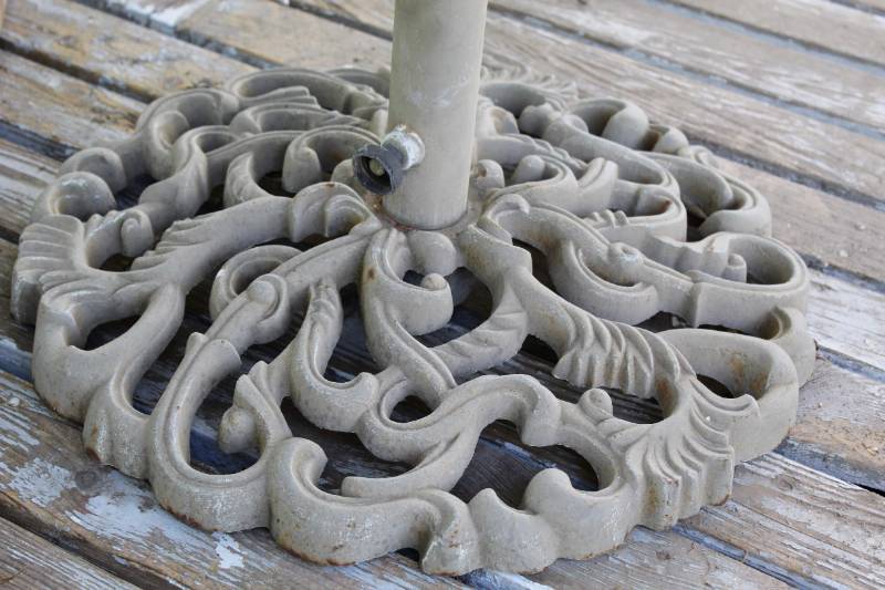 lot 1793 image: Heavy Patio Umbrella Base