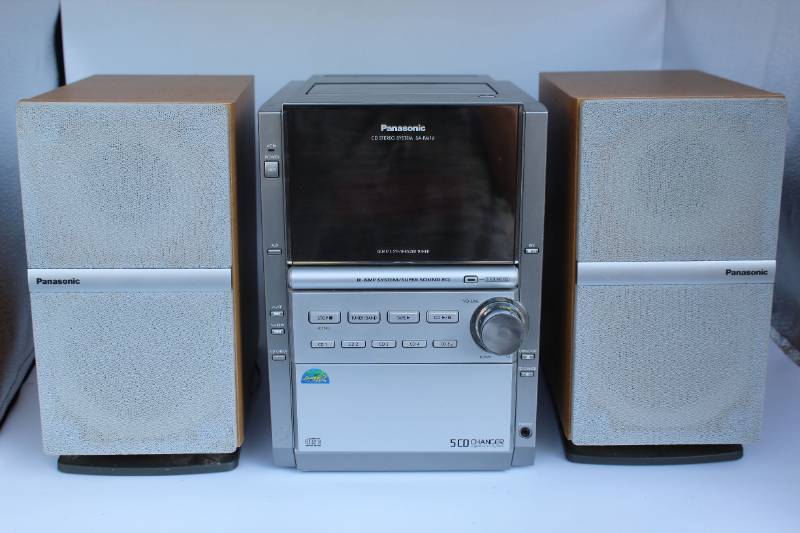 lot 1824 image: Panasonic 5 Disc Changer CassetteRadio