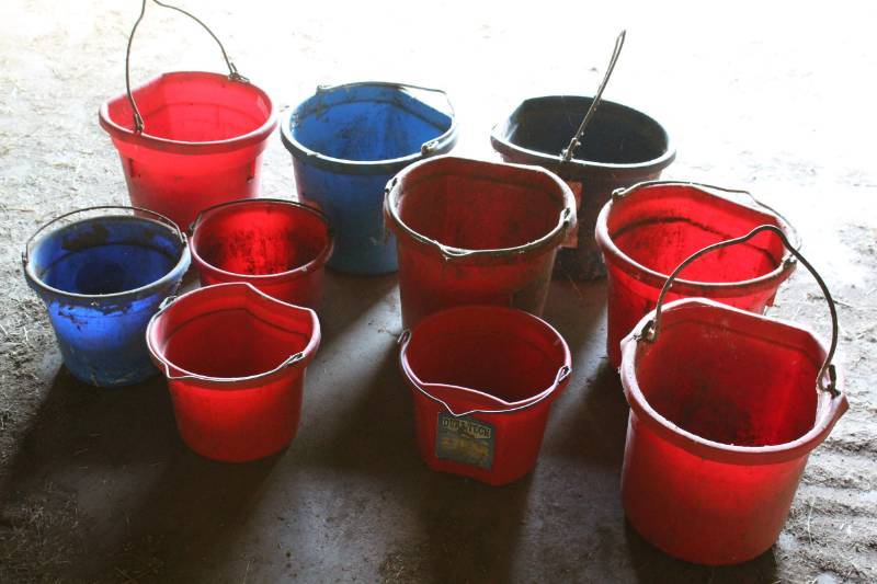 lot 1795 image: 10 Heavy Duty Flatback Buckets