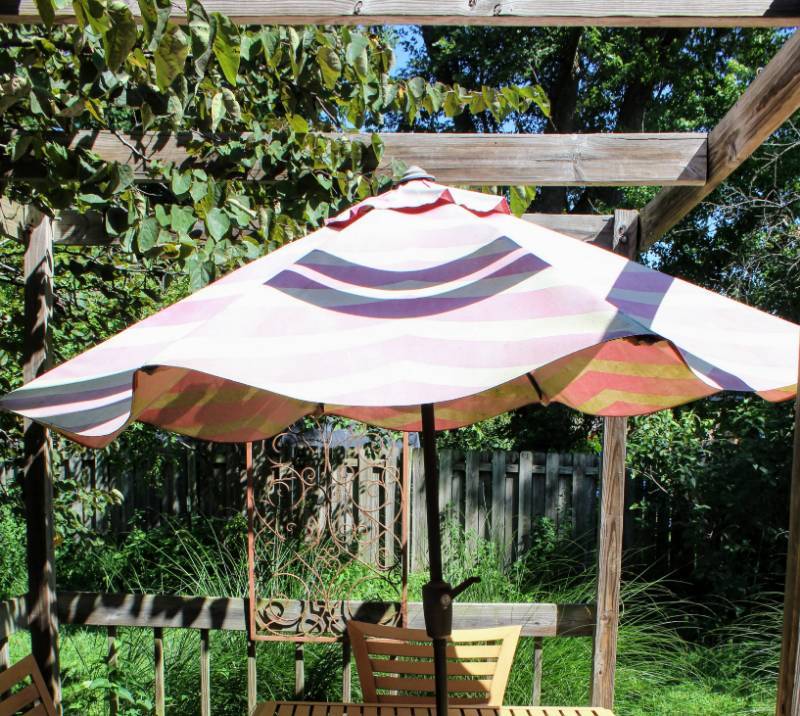 lot 1791 image: Patio table umbrella - Chevron Print