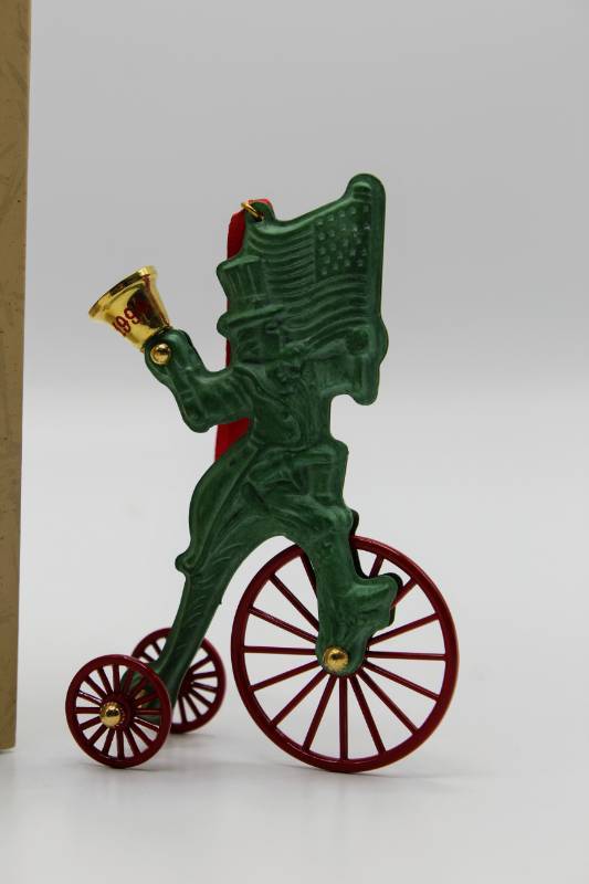 lot 1780 image: (5) Hallmark ornaments Keepsake and Collectors Series