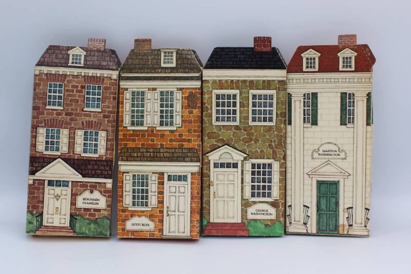 lot 1670 image: Hallmark Bicentennial Commemorative Dolls