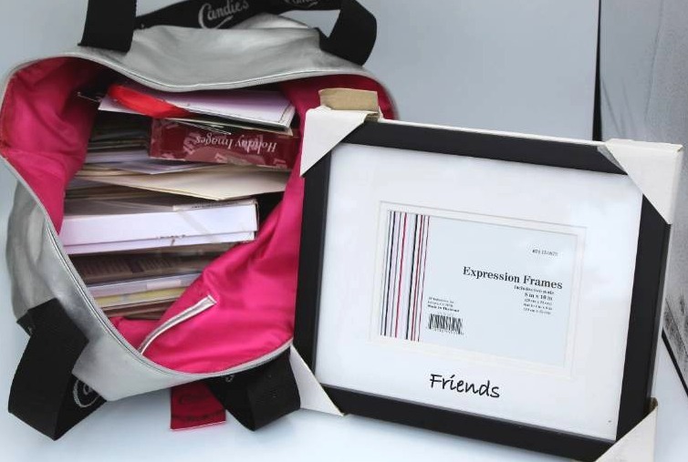 lot 1711 image: Lot of Cards and Picture Frame