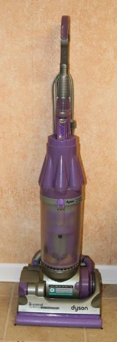 lot 1873 image: Dyson Animal DC7 Vacuum