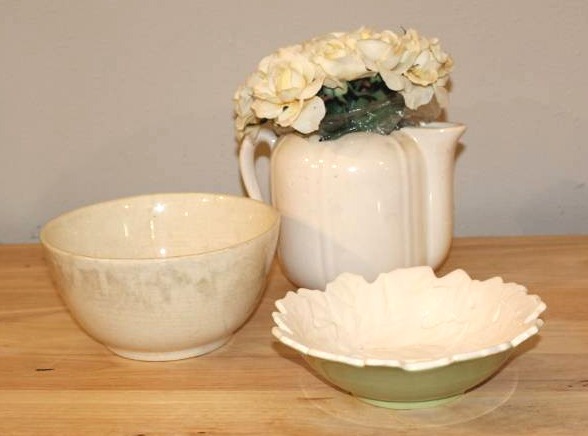 lot 1880 image: Hallmark Fall Leaves bowl, ceramic bowl and pitcher