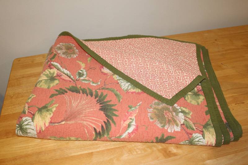 lot 1902 image: FloralBotanical Print Quilt