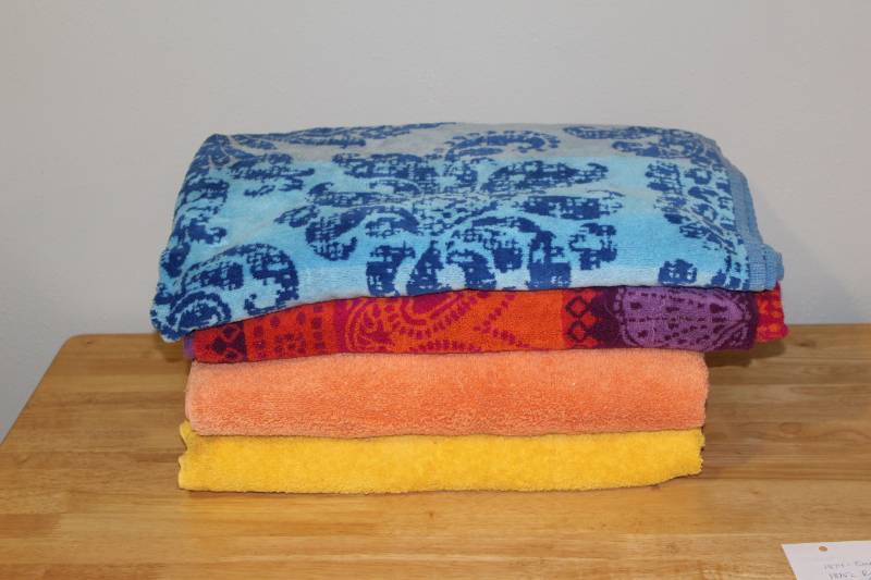 lot 1904 image: 4 Beach Towels