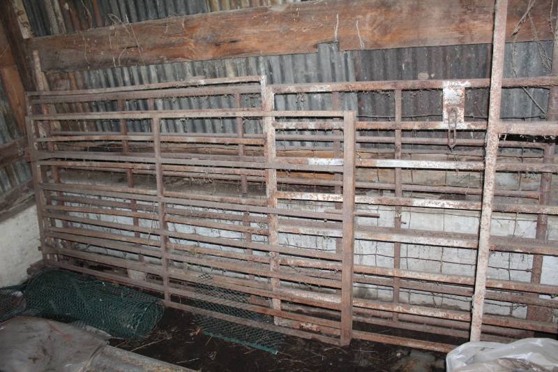 lot 1907 image: (4) Metal Gates