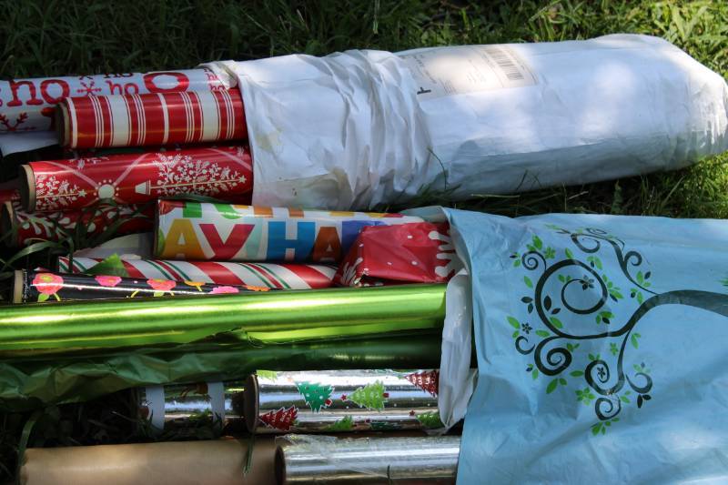 lot 1775 image: Variety of 20 Wrapping Paper Rolls