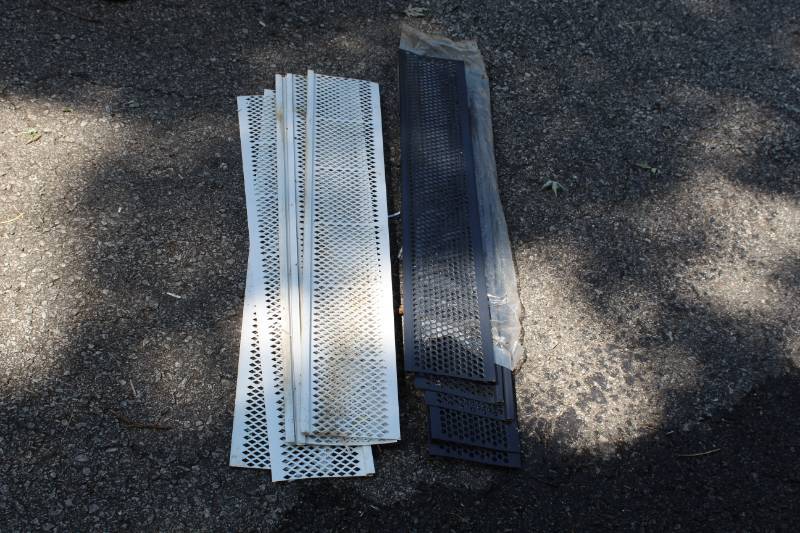 lot 1896 image: Snap In Filter Gutter Guard