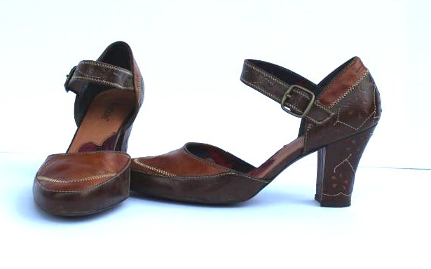 lot 1720 image: Kenzie Kayna Leather Heels
