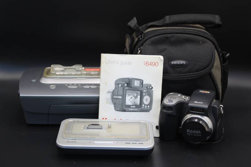 lot 1797 image: Kodak Camera with Accessories