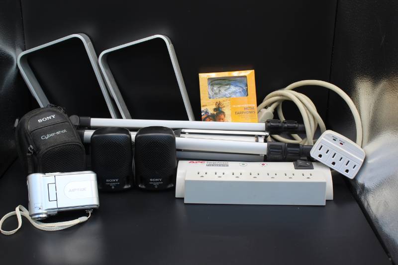 lot 1799 image: Sony speakers, Tripod, camcorder�.