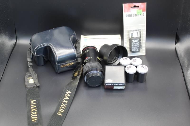 lot 1809 image: Minolta Camera Set