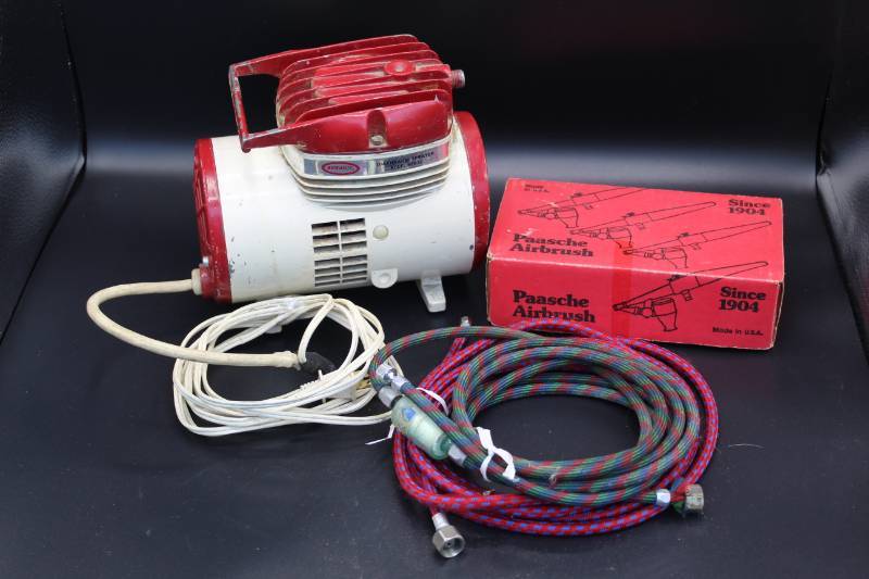lot 1860 image: Paasche Airbrush Kit