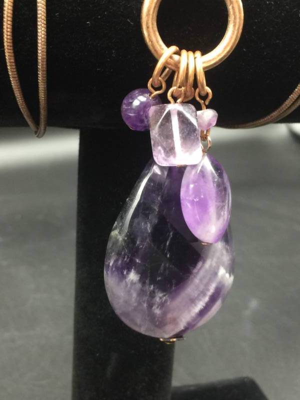lot 1934 image: Purple Gemstone Necklace