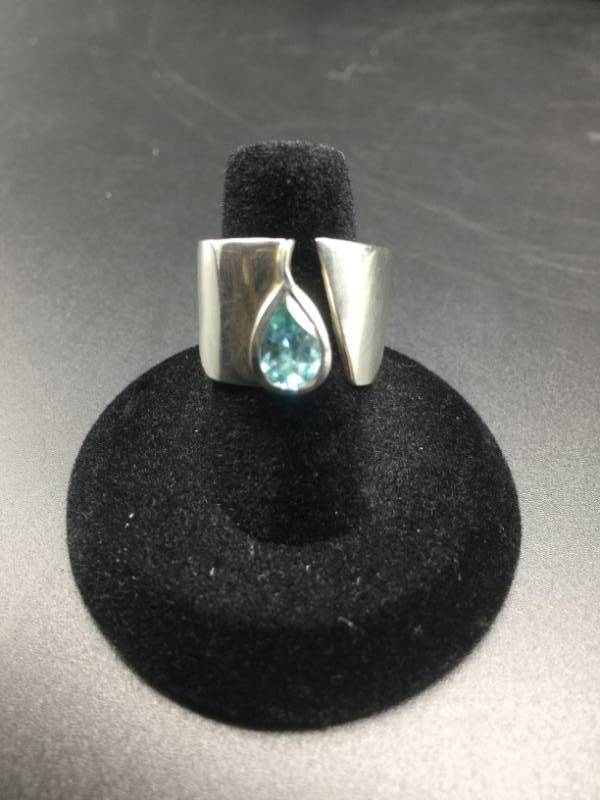 lot 1835 image: Sterling Silver Ring with Zircon or Aquamarine Stone