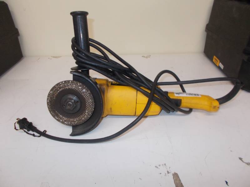 lot 4154 image: DW831 5 (125MM) MEDIUM ANGLE GRINDER