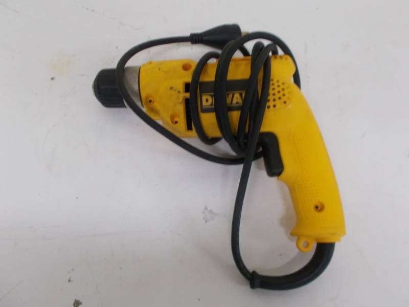 lot 4165 image: DEWALT D21009 Heavy-Duty 6 Amp 38-Inch Drill with All Metal Keyless Chuck