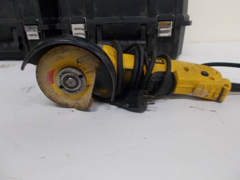 lot 4169 image: D28402 4-12 (115MM) SMALL ANGLE GRINDER