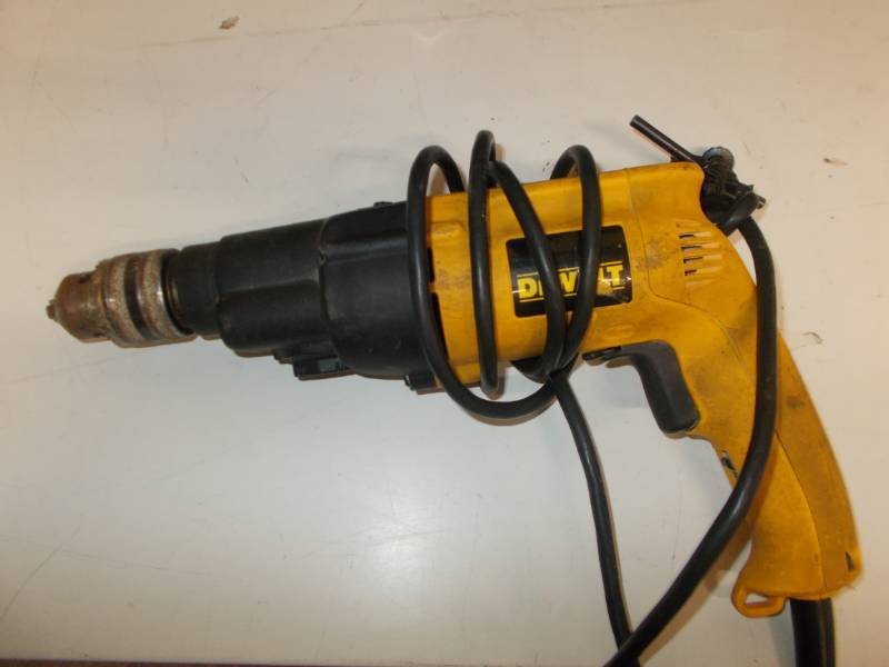 lot 4172 image: DEWALT DW505 12-Inch 7.8-Amp Variable-Speed Reversing Dual Range Hammerdrill