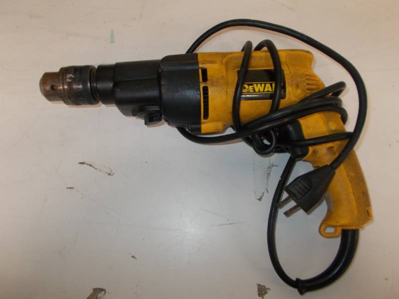 lot 4179 image: DEWALT DW505 12-Inch 7.8-Amp Variable-Speed Reversing Dual Range Hammerdrill