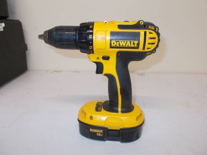 lot 4180 image: DeWalt DC720 18-Volt Cordless 12-Inch DrillDriver