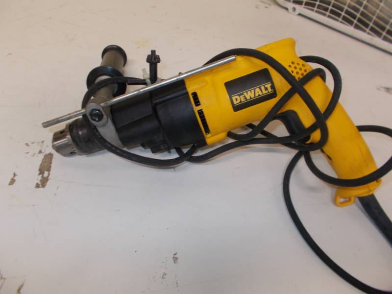 lot 4181 image: DEWALT DW505 12-Inch 7.8-Amp Variable-Speed Reversing Dual Range Hammerdrill