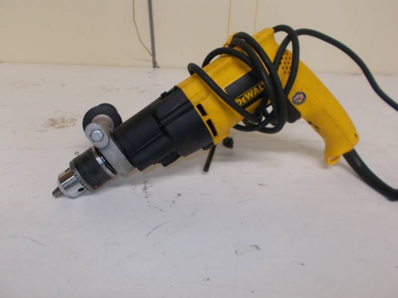 lot 4190 image: DEWALT DW505 12-Inch 7.8-Amp Variable-Speed Reversing Dual Range Hammerdrill