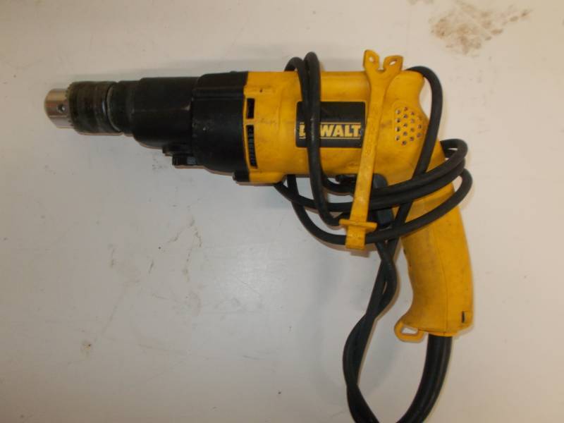 lot 4185 image: DEWALT DW505 12-Inch 7.8-Amp Variable-Speed Reversing Dual Range Hammerdrill