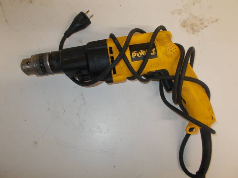 lot 4193 image: DEWALT DW505 12-Inch 7.8-Amp Variable-Speed Reversing Dual Range Hammerdrill