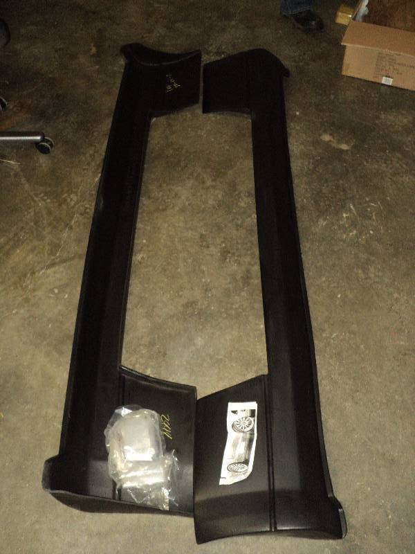 lot 9106 image: Xenon Right & Left Side skirts for Mustang GT 2005-2009 Instructions included