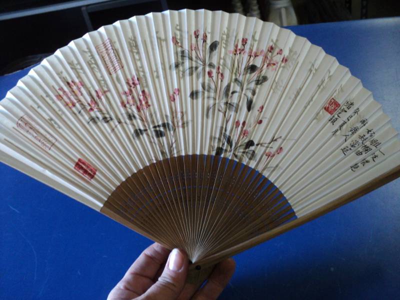 lot 9184 image: Shanghai Museum Souvenior Fan in original box