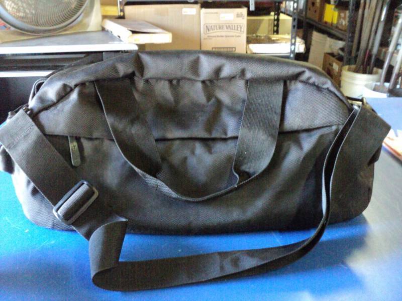 lot 9192 image: small Duffle Bag