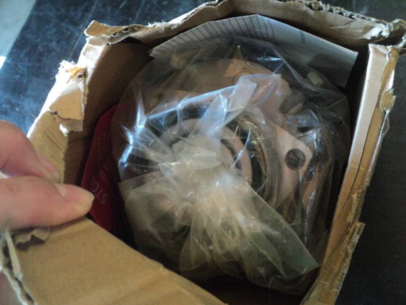 lot 9752 image: TRQ Wheel Bearing and Hub 1ASHF00005