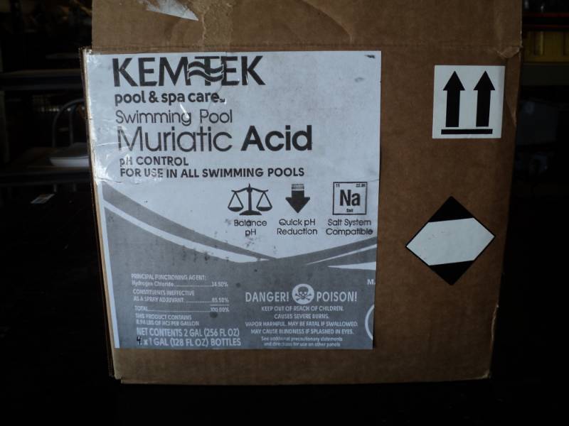 lot 9760 image: (1) case KemTek Pool & Spa Care Muriatic Acid pH control, (4) 1 gallon bottles