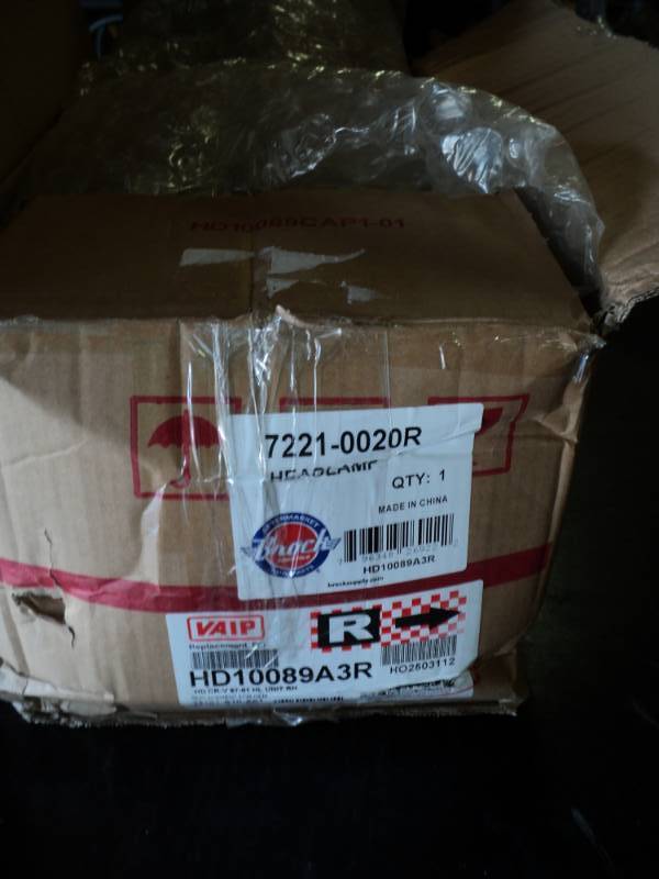 lot 9777 image: Vaip Headlamp HD10089A3R, 7221-0020R, Honda CR-V 1997-2001