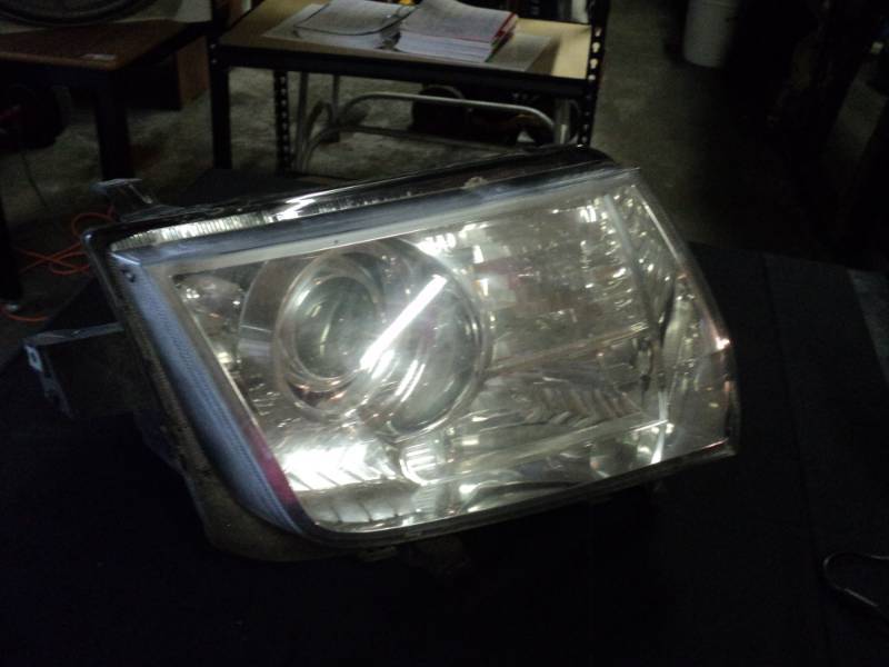 lot 9788 image: MKX 1019 A R Headlamp 9A0668 Halogen wo adaptive headlamps, R, used