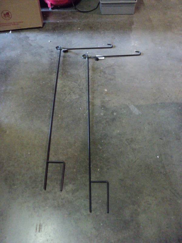 lot 9817 image: (2) ct lot Evergreen brand metal garden flag holders, 36 tall
