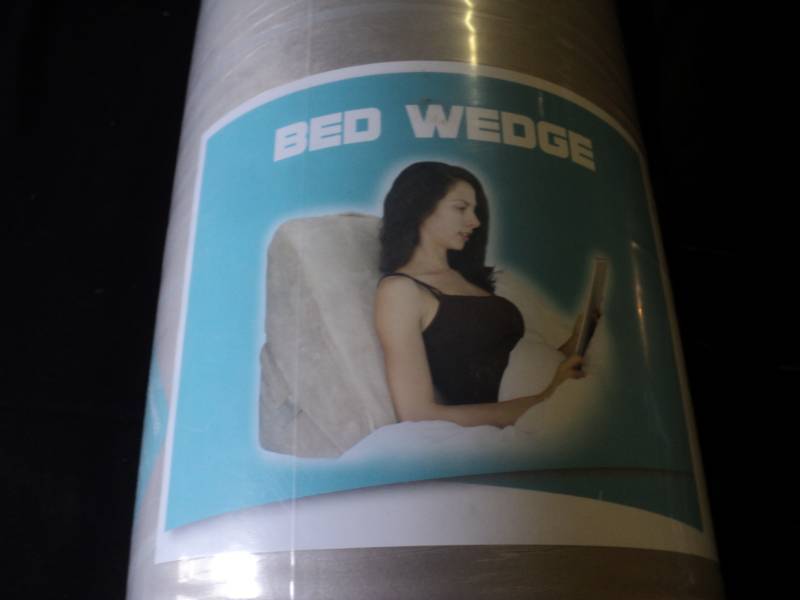 lot 9825 image: Vive Bed Wedge with removable cover