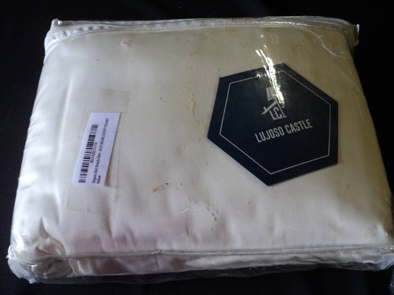 lot 9829 image: Lojoso Castle Organic Bed Sheet Set, King Size, Ivory