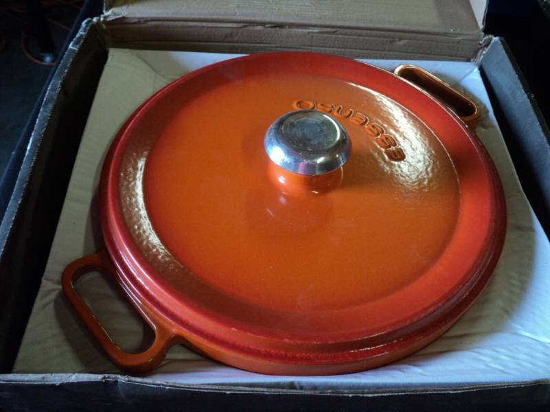 lot 9836 image: Essenso Cookware 3.5 quart Oval Casserole, Orange