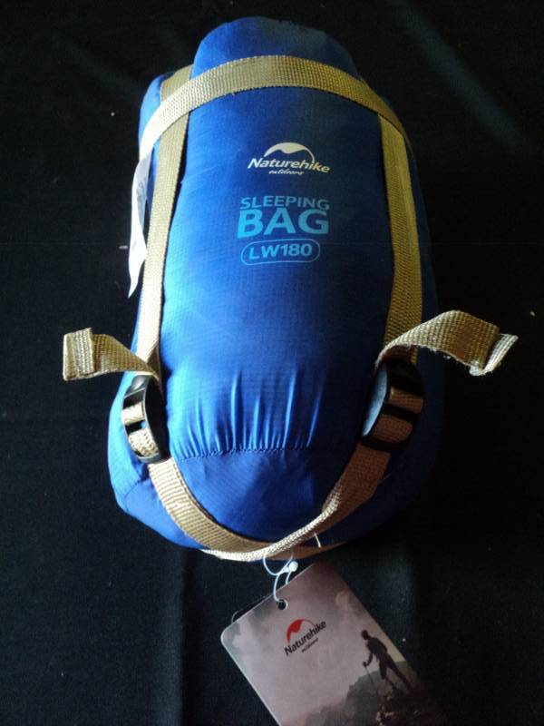lot 9842 image: (1) Nature Hike Lightweight Sleeping bag LW180, approx 29 x 64
