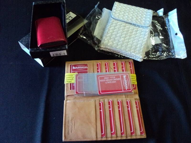 lot 9846 image: (3) ct mixed lot Purse, wallet, leather phone case